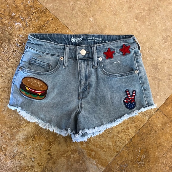 Denim shorts with patches - Picture 1 of 5